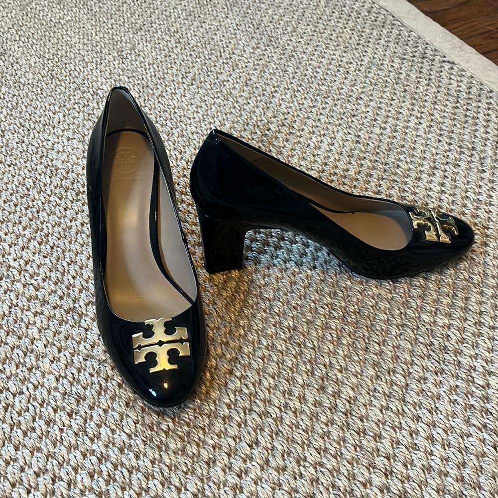 NEW, never worn Tory Burch classic black patent leather block heel